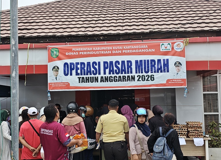 Operasi Pasar Murah Disperindag Kukar (Foto : Andri/dutakaltimnews.com)