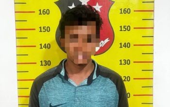 Bakar Lahan Agar Bersih dan Menarik Pembeli, Pria 26 Tahun di Samboja Barat Diamankan Polisi 3 Pelaku Saat di Amankan Petugas Kepolisian. (Dok. Polsek Samboja)