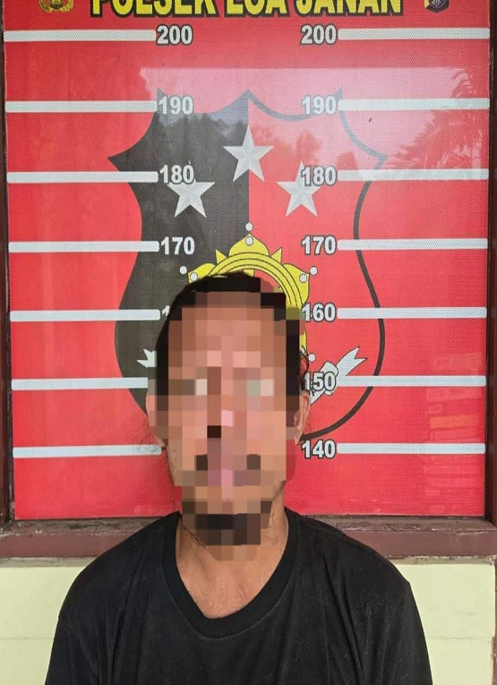 Pelaku Saat di Aman Petugas Kepolisian. (Dok.Polsek Loa Janan)