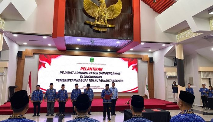Bupati Kukar Lantik 11 Pejabat, Minta Langsung Beradaptasi dan Tingkatkan Kinerja