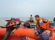 Nelayan Muara Badak Hilang Saat Melaut, Kapal dan Jaring Ditemukan Tanpa Awak 10 Proses Pencarian Korban Hilang di Perairan Laut Muara Badak (Dok. Tim SAR Balikpapan)