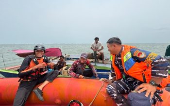 Nelayan Muara Badak Hilang Saat Melaut, Kapal dan Jaring Ditemukan Tanpa Awak 4 Proses Pencarian Korban Hilang di Perairan Laut Muara Badak (Dok. Tim SAR Balikpapan)