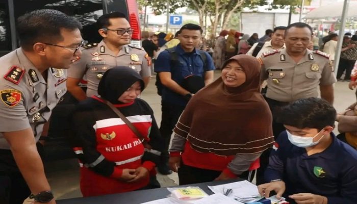 Polres Kukar Dekatkan Layanan Kesehatan Gratis kepada Pengemudi Ojol dan Masyarakat