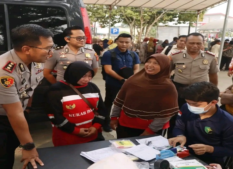 Kegiatan Layanan Gratis Polres Kukar di Warung Ojol Polres Kukar (Dok. Humas Polres Kukar)