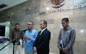 Wakil Menteri Koordinator Bidang Perekonomian Dradjad Hari Wibowo dalam pertemuan bersama Kepala Badan Pusat Statistik (BPS) dan Menteri Perindustrian di Jakarta. (Dok. Kementerian Koordinator Bidang Perekonomian)