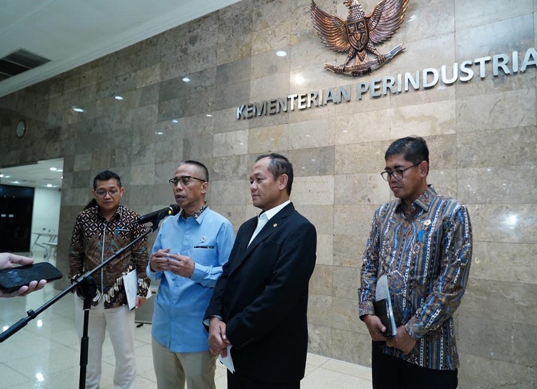 Wakil Menteri Koordinator Bidang Perekonomian Dradjad Hari Wibowo dalam pertemuan bersama Kepala Badan Pusat Statistik (BPS) dan Menteri Perindustrian di Jakarta. (Dok. Kementerian Koordinator Bidang Perekonomian)