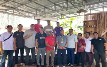 Momen Foto bersama para pengurus PS Pemuda Tenggarong. (Irvan/dutakaltimnews.com)