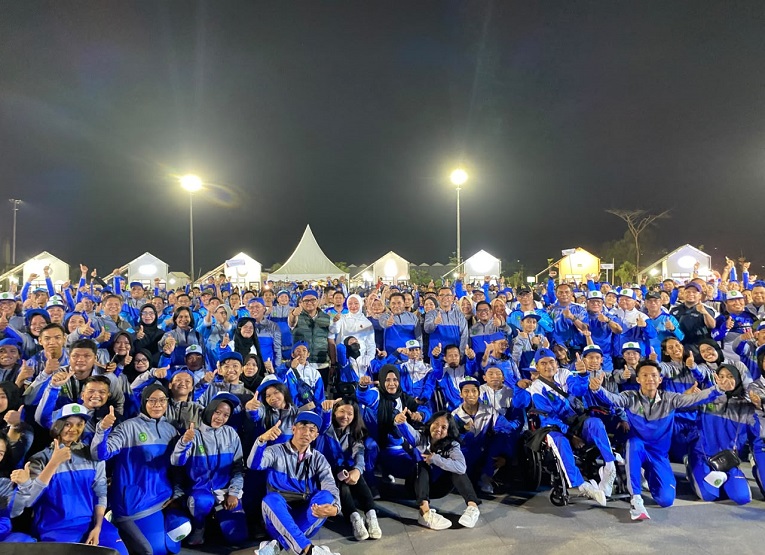 Kontingen Kukar saat pelepasan untuk mengikuti lima ajang olahraga tingkat Provinsi Kalimantan Timur 2026 di Arbizz Space, Tenggarong, Jumat (30/10/2026). (Irvan/dutakaltimnews.com)