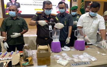 pemusnahan barang bukti perkara tindak pidana yang telah berkekuatan hukum tetap atau inkracht di Aula Kantor Kejari Kukar. (Irvan/dutakaltimnews.com)