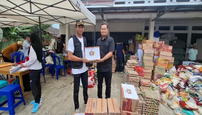 Peduli Korban Kebakaran di Kawasan Danau Aji, PWI Kukar Salurkan Bantuan Sembako