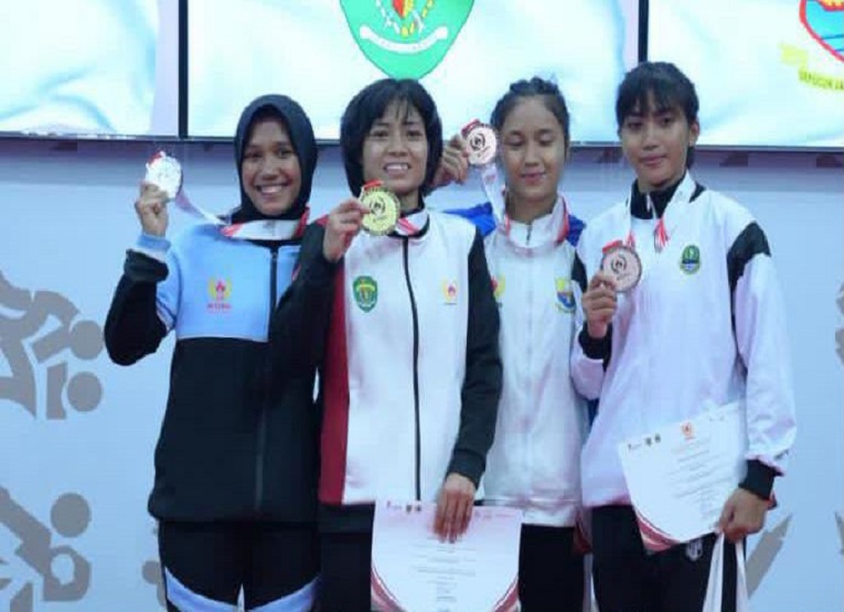 Atlet gulat Kukar saat meraih medali dalam ajang PON Bela Diri 2025 di Kudus, Jawa Tengah. (Dok. Gulat Kukar)