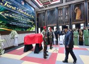 Presiden Prabowo Beri Penghormatan Terakhir kepada Almarhum Subagyo H. S. di Mabesad 9 Presiden Prabowo Subianto menghadiri persemayaman Almarhum Jenderal TNI (Purn) Subagyo Hadi Siswoyo di Markas Besar Angkatan Darat (Mabesad), Jakarta, pada Selasa, 20 Oktober 2026. (Dok. Presiden Republik Indonesia)