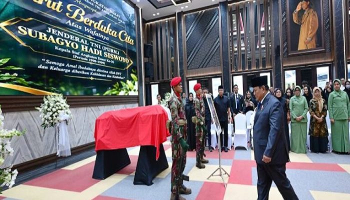 Presiden Prabowo Beri Penghormatan Terakhir kepada Almarhum Subagyo H. S. di Mabesad