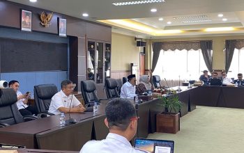 Rapat Dengar Pendapat DPRD Kukar membahas optimalisasi aset daerah untuk pendidikan SMK Geologi Pertambangan dan rencana hibah aset untuk pembangunan Gudang Bulog Pusat. (Van/dutakaltimnews.com)