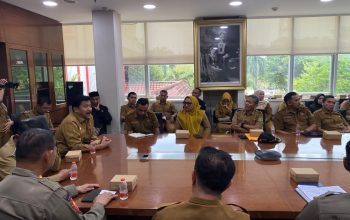 Pemkab Kukar Dorong Peringatan Peristiwa Merah Putih 2027 di Sangasanga Lebih Inovatif 3 Rapat audiensi persiapan peringatan Peristiwa Merah Putih ke-80 tahun 2027 di Ruang Rapat Sekda Kukar. (Van/dutakaltimnews.com)