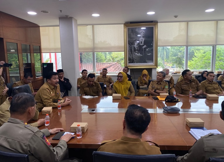 Rapat audiensi persiapan peringatan Peristiwa Merah Putih ke-80 tahun 2027 di Ruang Rapat Sekda Kukar. (Van/dutakaltimnews.com)