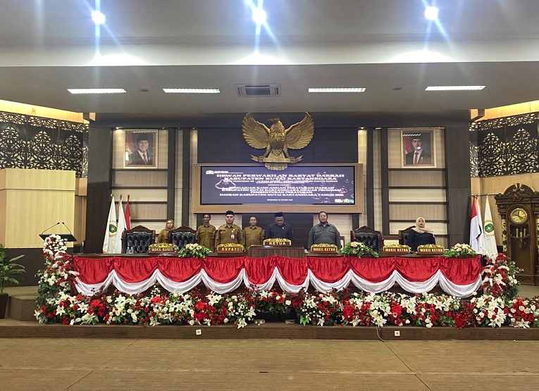 Rapat Paripurna ke-12 hingga ke-15 Masa Sidang I DPRD Kukar yang berlangsung di Ruang Sidang Utama DPRD Kukar. (Van/dutakaltimnews.com)