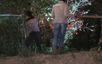 BPBD Kukar Catat Penurunan Hotspot, Pemantauan Lapangan Tetap Diperkuat 3 Pemadaman Karhutla di Wilayah Samboja Barat (Dok. Polsek Samboja)