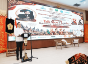 Wakil Menteri Dalam Negeri (Wamendagri) Bima Arya Sugiarto, saat menghadiri kegiatan Perkumpulan Bundo Kanduang Minangkabau Provinsi Jawa Barat berkolaborasi dengan Perkumpulan Bundo Kanduang Minangkabau Provinsi DKI Jakarta dalam rangka Memperingati Hari Batik Nasional dan Hari Kanker Payudara Sedunia di Gedung SMESCO, Jakarta. (Dok. Kementerian Dalam Negeri)