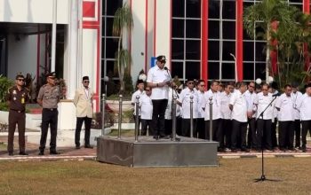 upacara peringatan Hari Sumpah Pemuda (HSP) ke-98 tahun 2026 di halaman Kantor Bupati Kukar. (Van/dutakaltimnews.com)